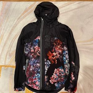 Flowered Lululemon Jacket💐🖤